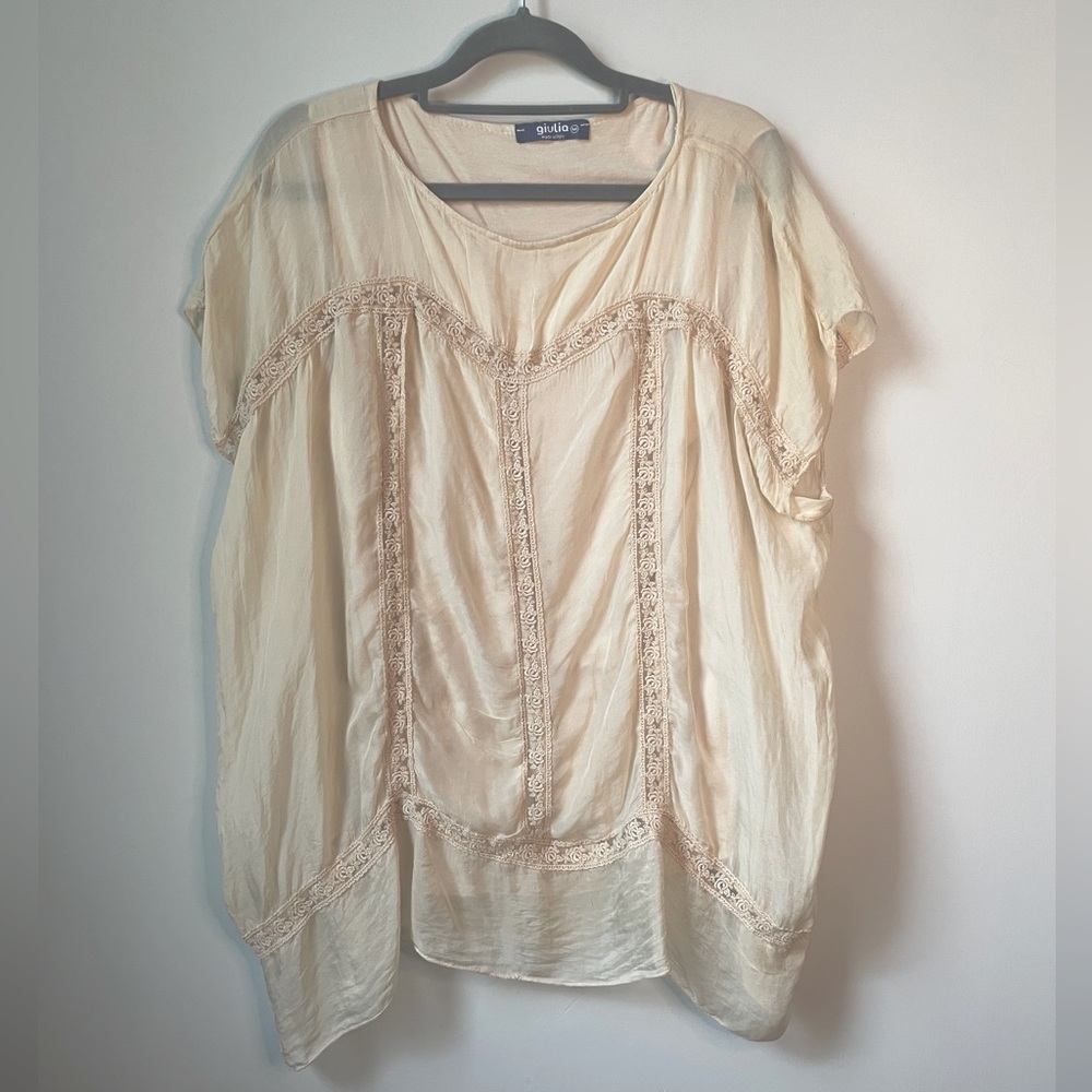 Giulia whimsical beige silk lace top size M medium
